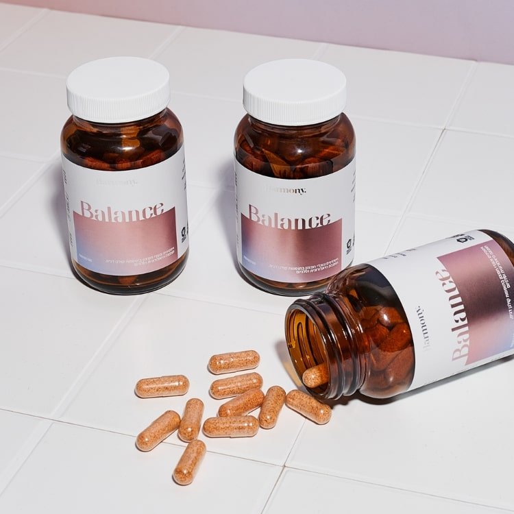 תוסף תזונה באלאנס לעור הפנים לגברים ונשים המורכב מ-100% חומרים טבעיים המכיל שילוב של ויטמינים ונוגדי חמצון